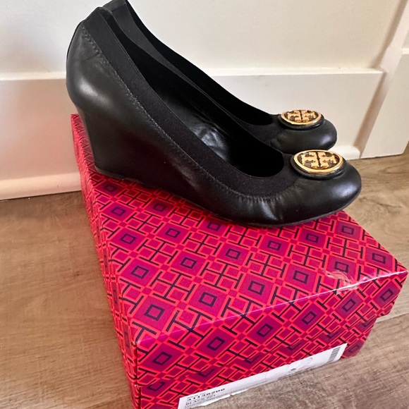 EUC Tory Burch Caroline 65MM Black Leather Wedge - Picture 2 of 9